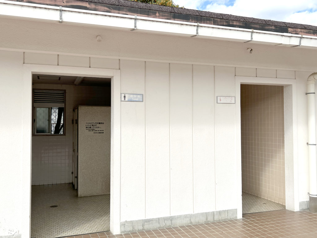 茨木で親子・子供（幼児）にオススメの公園  若園公園 バラ園　トイレ