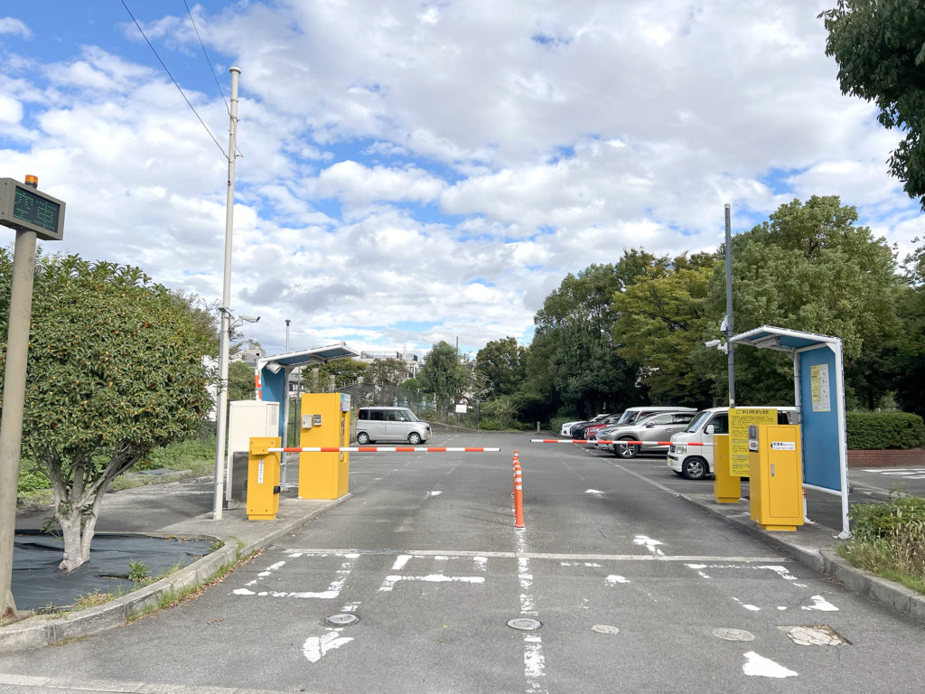 茨木で親子・子供（幼児）にオススメの公園  若園公園 バラ園　駐車場
