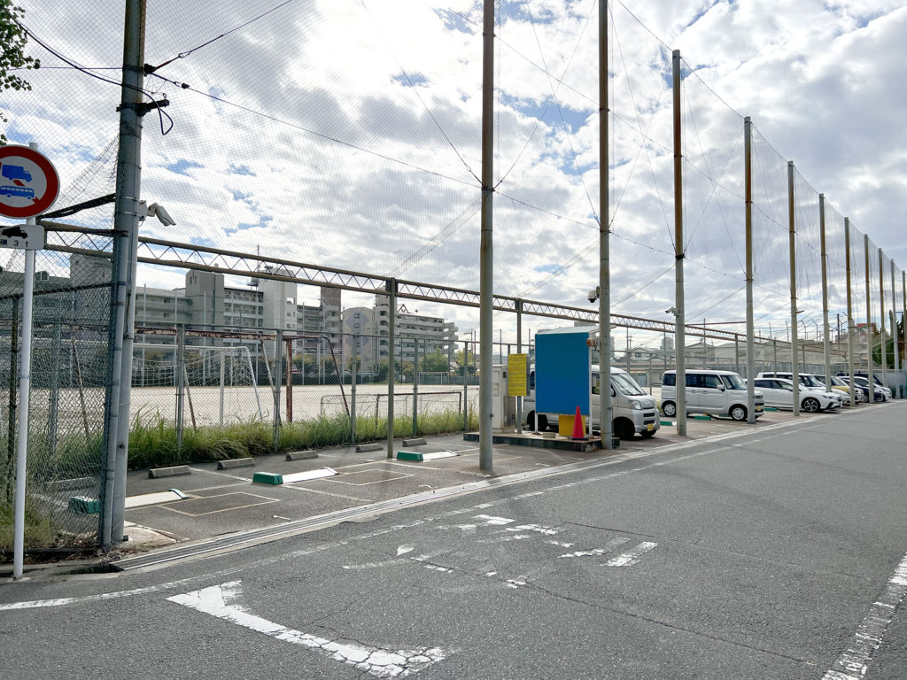 茨木で親子・子供（幼児）にオススメの公園  若園公園 バラ園　駐車場