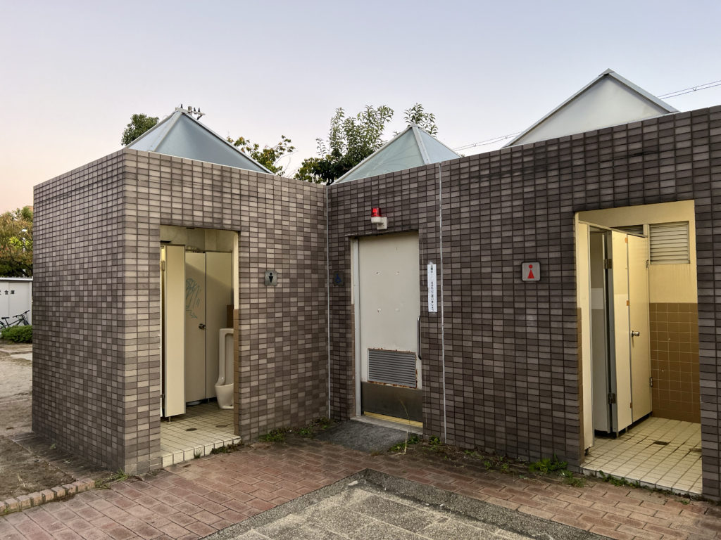 茨木で親子・子供（幼児）にオススメの公園  桑田公園 トイレ