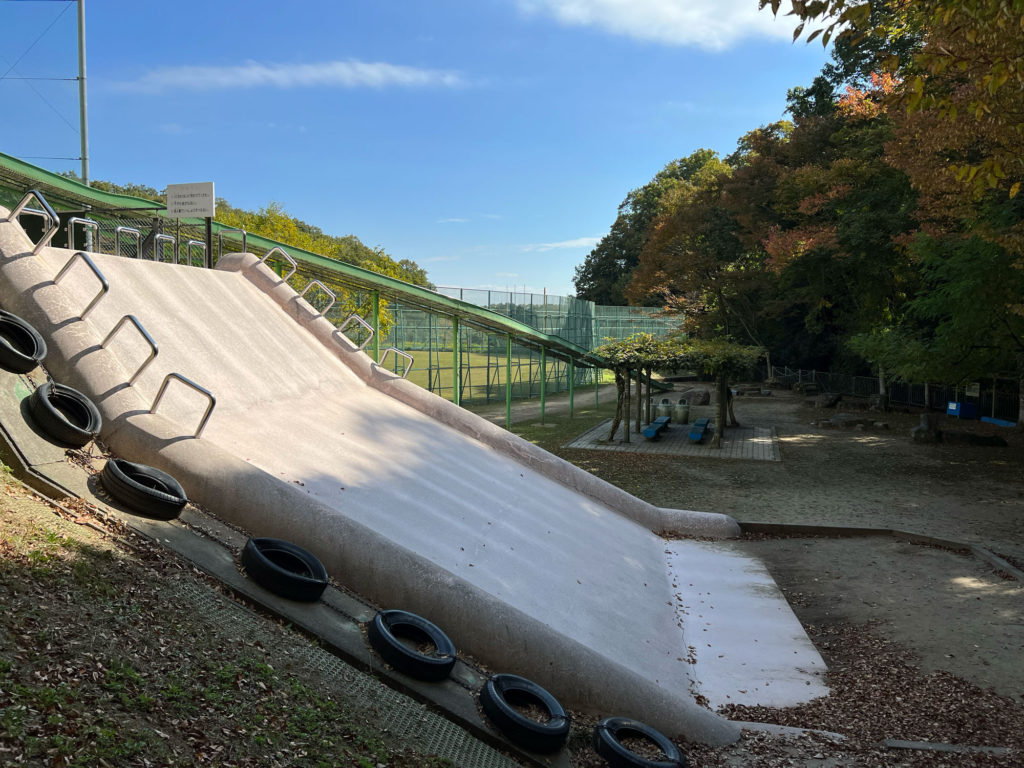 忍頂寺スポーツ公園 子供　すべり台